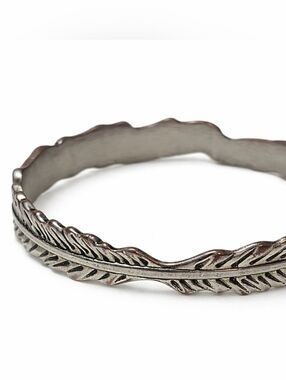 Vintage Silver Tone Feather Bangle Bracelet Nature Boho Leaf Wristlet Size 8